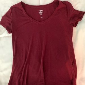 maroon t shirt